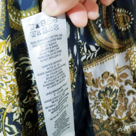 Plus size Avenue flowy top - Picture 10 of 10